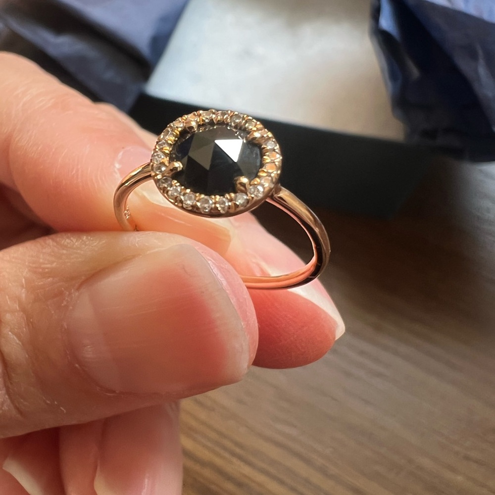 Elegant 18K Black Diamond Aura Ring
